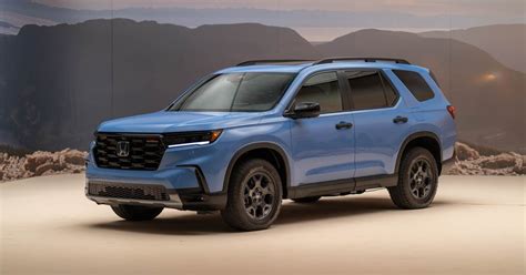 5,000 lb Towing Capacity *. TrailSport shown in Sonic Gray Pearl * at $44,500 MSRP * 19 city/24 highway mpg rating. Step Up to Adventure. The Passport TrailSport is purpose-built for off-road exploration. Roof rails come ready for cargo attachments, * while the i-VTM4® all-wheel-drive system allows for a smoother journey across tough terrain. 
